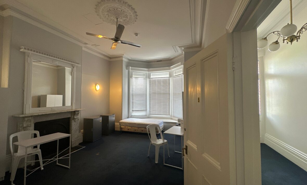 Budget Share Room